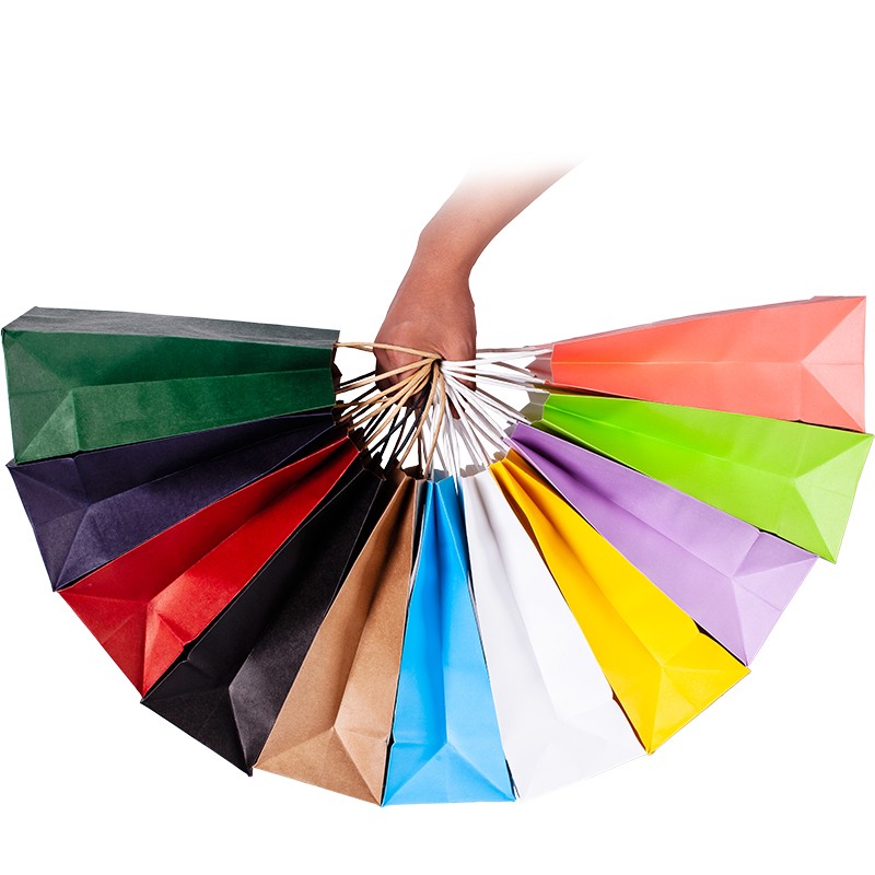 Τσάντα χάρτινη με στριφτό χεράκι σε διάφορα χρώματα. Κατάλληλη για δώρα ή εμπορεύματα. Συσκευασία: 25 τεμάχια